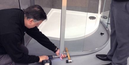 Instalarea unei cabine de duș cu un palet mic cu mâinile proprii