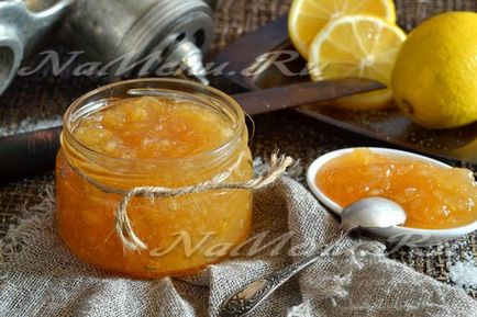 Jam a citromhéj egy húsdaráló (citrom) Lekvár citromhéj át a présen