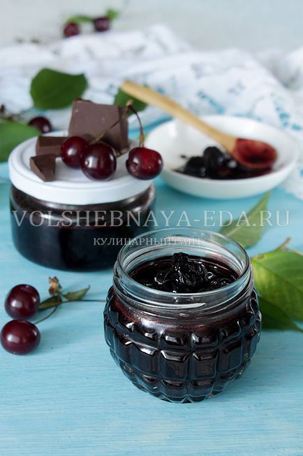 Jam - cireș în ciocolată, magică (aroma este intrigantă aproape negru) Jam - cireș în ciocolată, magică