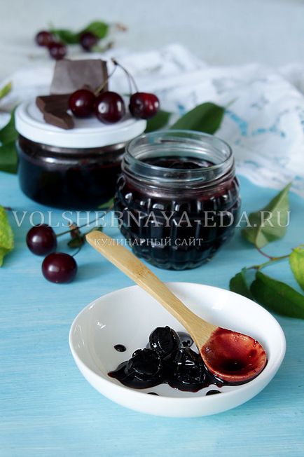 Jam - cireș în ciocolată, magică (aroma este intrigantă aproape negru) Jam - cireș în ciocolată, magică