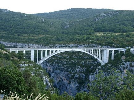 Вердонское ущелині (gorges du verdon), великий вердонскій каньйон (grand canyon du verdon), прованс,