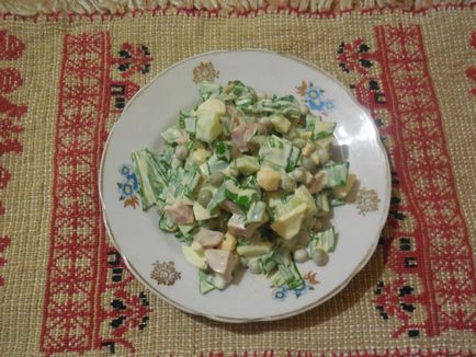 Salată de salată de usturoi sălbatice cu ouă, castravete și mazăre - cum să pregătești corect salata de salată