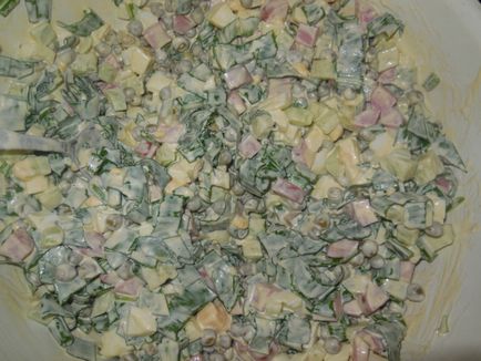 Tavaszi saláta medvehagymás tojással, uborkával és borssal - hogyan kell főzni rendesen saláta fokhagymás