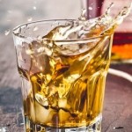 Whisky cu miere în cocktail-uri și ca o băutură separată