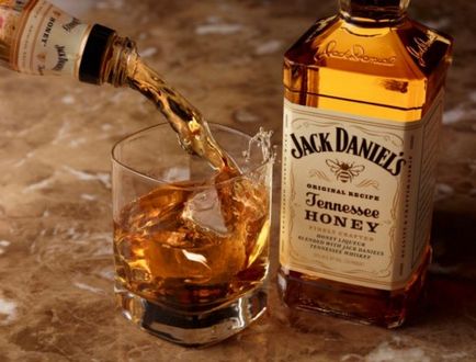 Whisky cu miere în cocktail-uri și ca o băutură separată