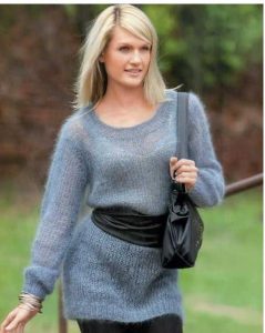 Вяжем спицами светр з мохеру для жінок