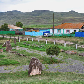 Khakassia - vizitarea obiectivelor turistice ale muzeului de artă rock din Poltakov și ulug hurtui