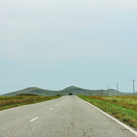 Khakassia - vizitarea obiectivelor turistice ale muzeului de artă rock din Poltakov și ulug hurtui