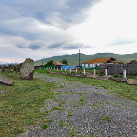 Khakassia - vizitarea obiectivelor turistice ale muzeului de artă rock din Poltakov și ulug hurtui