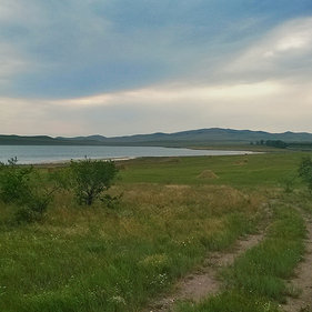 Khakassia - vizitarea obiectivelor turistice ale muzeului de artă rock din Poltakov și ulug hurtui