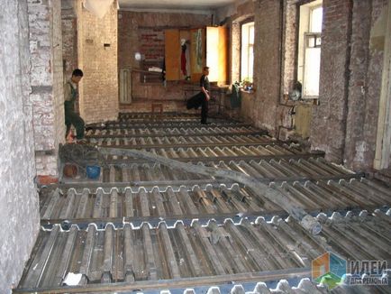 Заміна дерев'яних перекриттів на монолітні в старому будинку в Москві, реконструкція без розбору