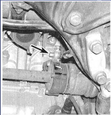 Înlocuirea curelelor alternator și a gur pe cefiro a33, autozona54