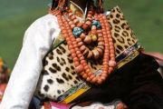 Kapcsolat a tibeti szokások (felső viselése) Ismerete tibeti szokások