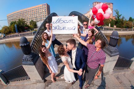 7 Мостів - весільна традиція, фото молодят з друзями, опис від нареченої