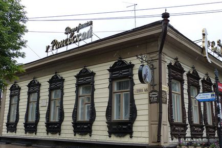 Aleea pisicilor din Tyumen, sculptura de clovni din Tyumen