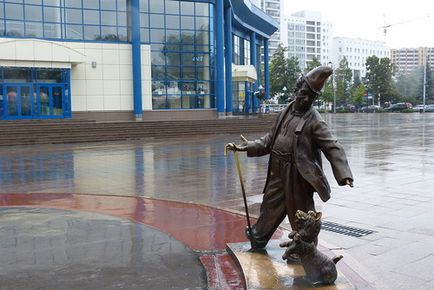 Aleea pisicilor din Tyumen, sculptura de clovni din Tyumen