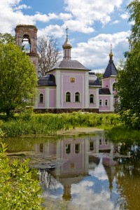 Bogoroditserozhdestvensky antic templu sat Dmitrovsky district, site-ul parohie