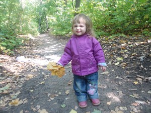 Чим зайнятися з дітьми восени на прогулянці, ранній розвиток в радість