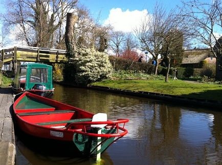 A falu Giethoorn Hollandia látni, és hogyan lehet eljutni az amszterdami légi