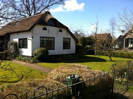 A falu Giethoorn Hollandia látni, és hogyan lehet eljutni az amszterdami légi