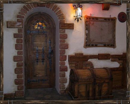Ușile sub vechile căi de vârstă artificială a lemnului, a ușilor casei