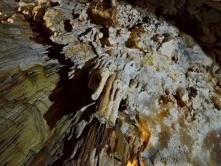 Emine-Bair-Khosar (peșteră mamut) este o trezorerie a Crimeei