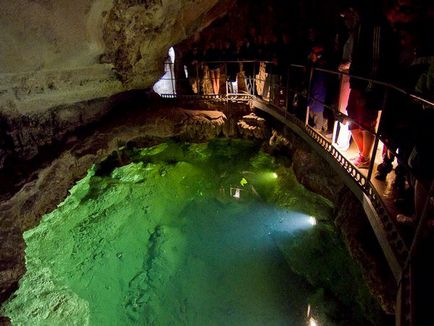 Emine-Bair-Khosar (Mammoth Cave) - egy kincslelet Crimea (Emine-Bair-hosar) Emine-Bair-Khosar (Mammoth Cave) - egy kincslelet Krím