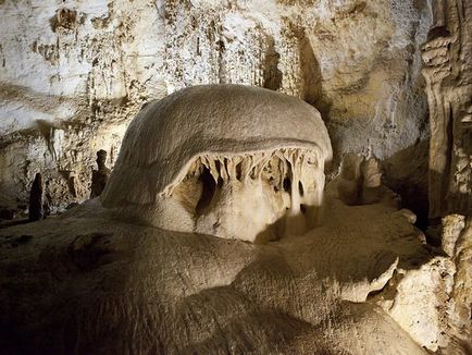 Emine-Bair-Khosar (Mammoth Cave) - egy kincslelet Crimea (mamut) Emine-Bair-Khosar (Mammoth Cave) - egy kincslelet Krím