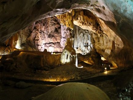 Emine-Bair-Khosar (Mammoth Cave) - egy kincslelet Crimea (mamut) Emine-Bair-Khosar (Mammoth Cave) - egy kincslelet Krím