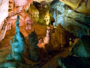 Emine-Bair-Khosar (Mammoth Cave) - egy kincslelet Crimea (barlang) Emine-Bair-Khosar (Mammoth Cave) - egy kincslelet Krím