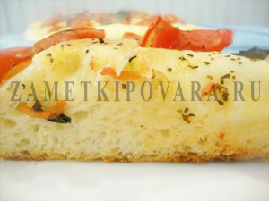 Focaccia cu roșii și busuioc, simple rețete culinare cu fotografii