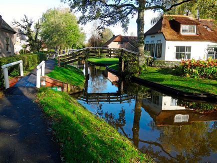 Giethoorn (Giethoorn) - a falu nincs utak Hollandiában, hogyan lehet eljutni fotók, ahol maradni