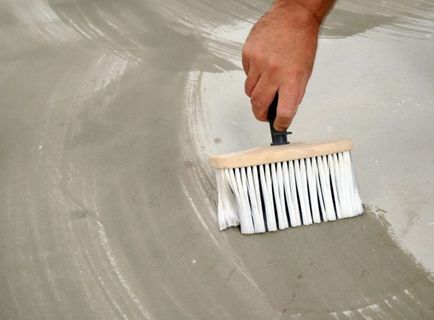Грунтовка для підлоги - види, склад і способи використання під фарбування, в умовах вологості