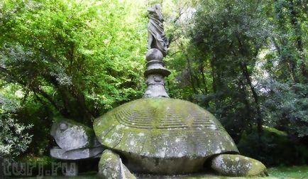 Италия Парк Sacro Bosco в Bomarzo - градина от чудовища, градински съкровища