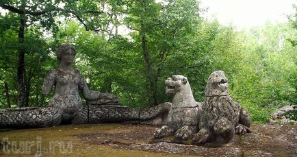 Італія парк сакро боско в Бомарцо - сад чудовиськ, сад скарбів