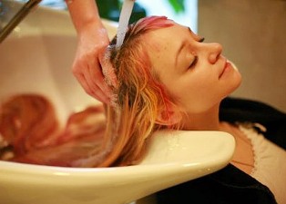 Cum se face spălarea părului - produse naturale și cosmetice