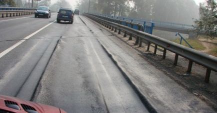 Cum să conduci pe un drum pe care în asfalt o șanț