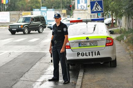 Як спілкуватися з співробітниками дорожньої поліції молдови