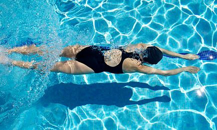 Ce stil de înot este util pentru coloana vertebrală?
