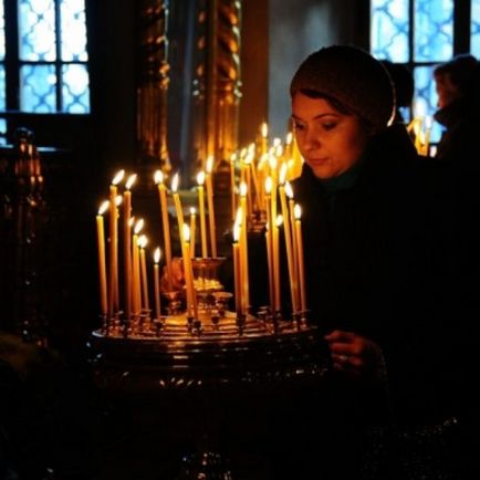 Як правильно ставити свічки в храмі церкви