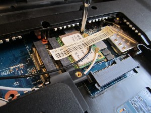 Hogyan szétszedni laptop Packard Bell, az alapokat a számítógép