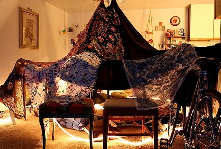 Hogyan készítsünk egy sátorban ki takaró és párna párnák székhely ház helyén kikötő fény