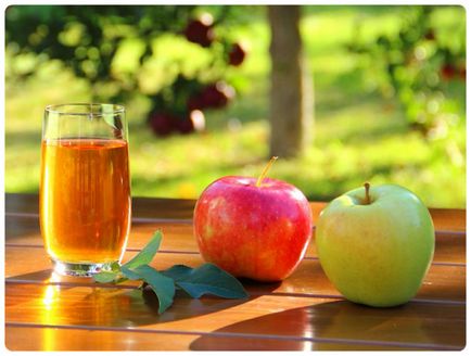 Cum se face sucul de mere pentru rețetele de iarnă și modalitățile de conservare