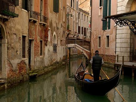 Cum se creează o gondolă venețiană - o bibliotecă turistică