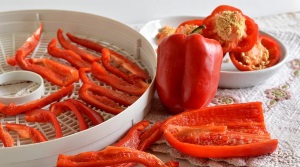 Як сушити перець в домашніх умовах на зиму і чим корисний болгарський сушений перець і гострий чилі