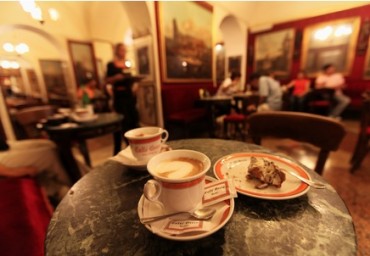Hogyan csalnak a turisták az olasz kávézók és éttermek