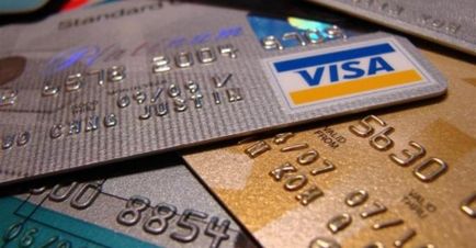 Як вигідно користуватися банківською карткою за кордоном