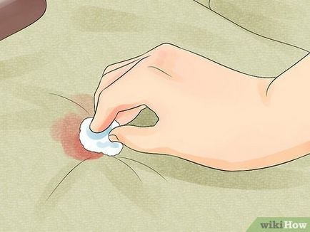 Як вивести з одягу лак для нігтів