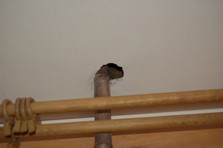 Cum să fixați găurile în tavan