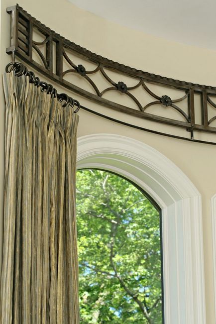 Карнизи для штор металеві настінні гнучкі дерев'яні профільні в інтер'єрі, кутові